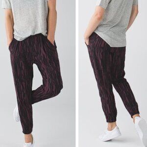 &go City Jogger (Painted Animal Bordeaux Drama Black) - 8